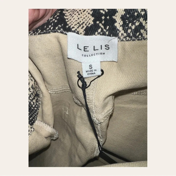 0789. LE LIS SNAKESKIN PRINT MINI DENIM SKIRT SIZE SMALL NWT - Picture 7 of 7